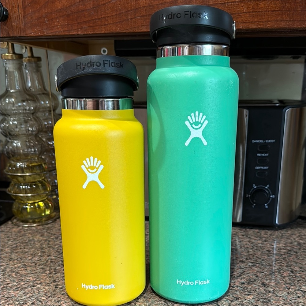 Hydro Flask Duo in Bright Yellow and Mint Green